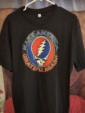 Hey Now! Make America Grateful Again Short Sleeve Graphic Tee - Black